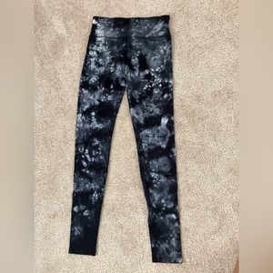 Wild fable black and white marble leggings!